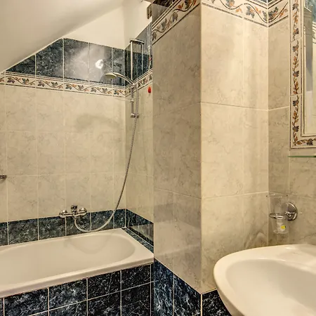 Centro Cavour 4*